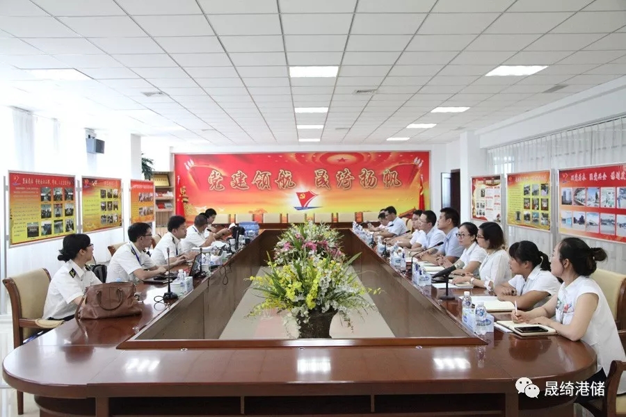 海關(guān)領(lǐng)導(dǎo)蒞臨集團(tuán)公司進(jìn)行“海關(guān)AEO高級認(rèn)證”現(xiàn)場復(fù)審