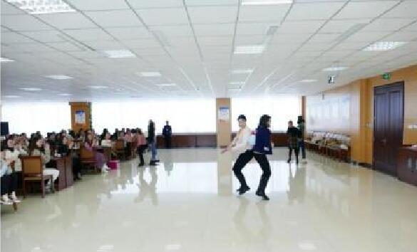 晟綺港儲集團舉行“爭當時代新女性、創(chuàng)先爭優(yōu)我先行”慶三八企業(yè)文化活動